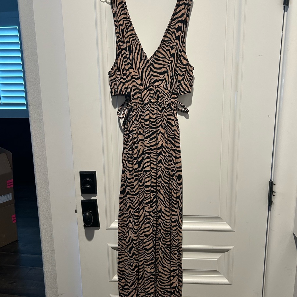 justify dress, size extra large